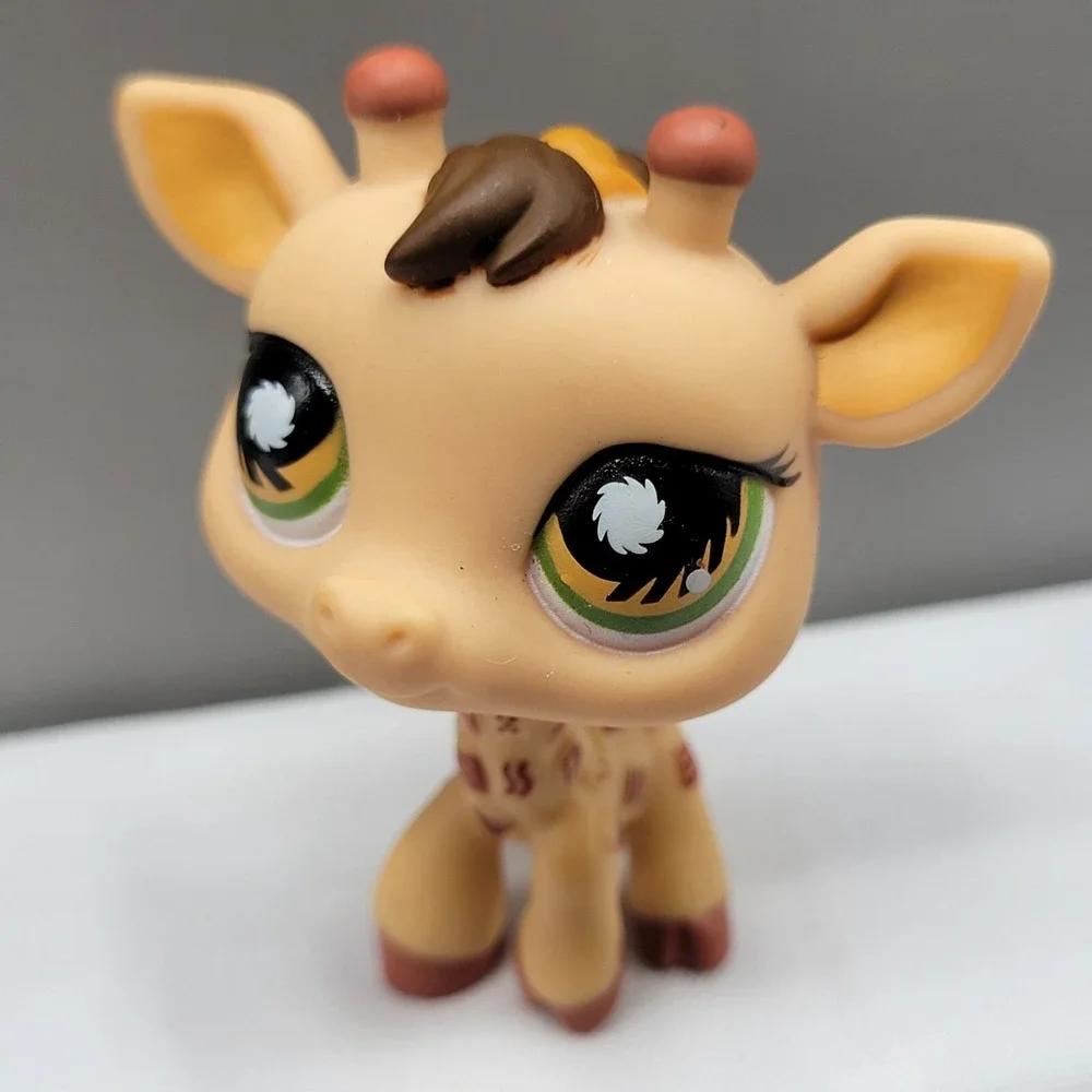 Littlest Pet Shop LPS #902 Giraffe Animal Figurine Hasbro Toy With Green Eyes